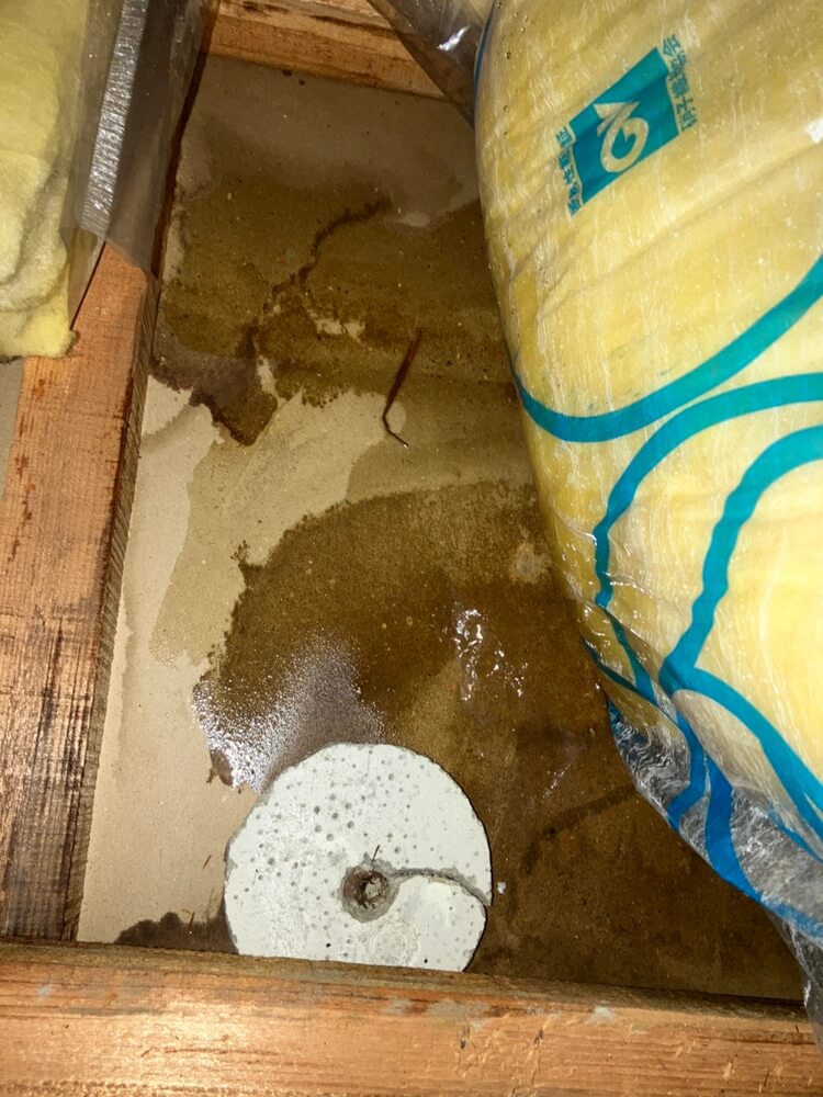 天井からの漏水状況2