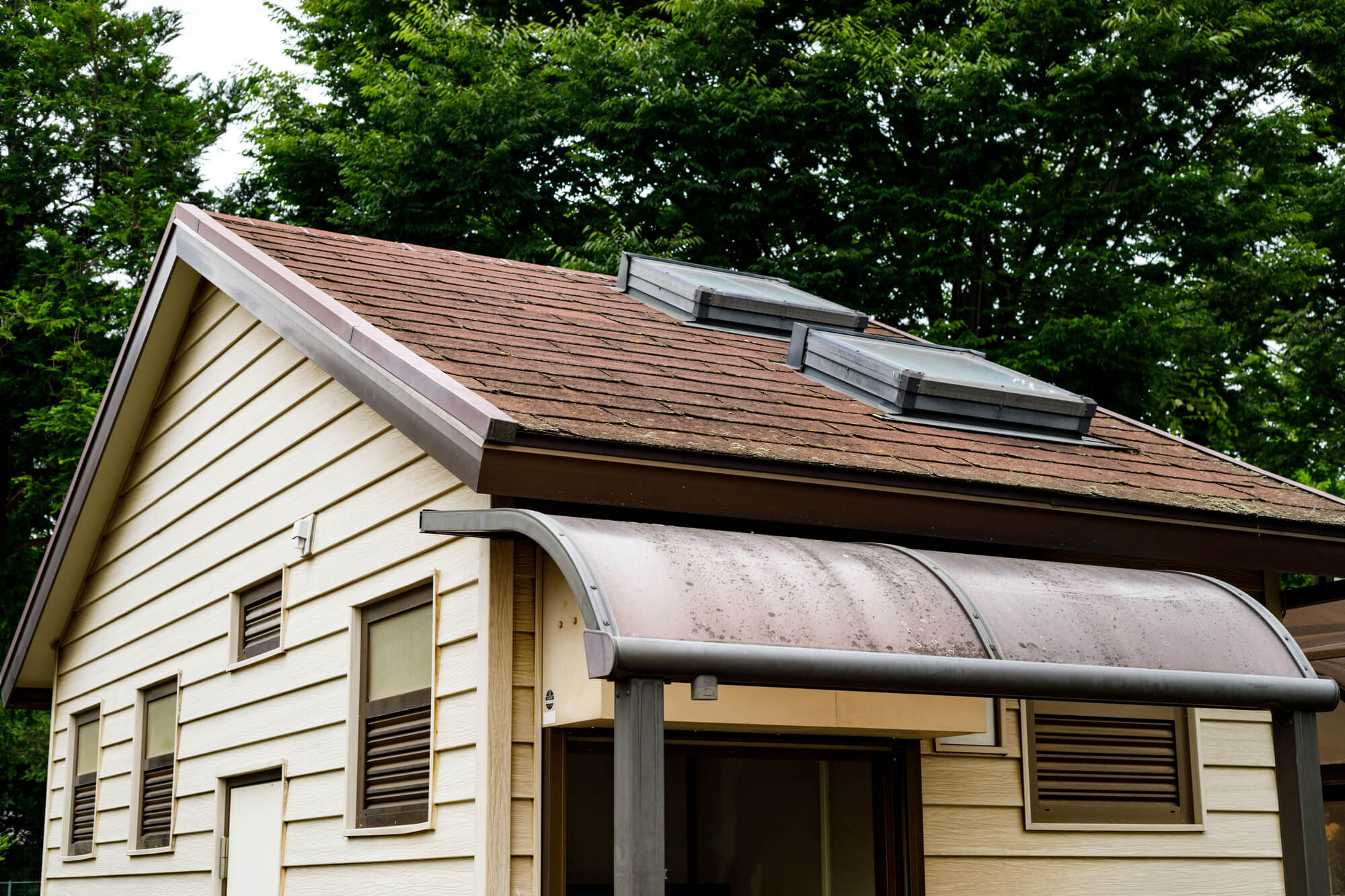 屋根カバー工法でアスベストを含んだ屋根でも対応