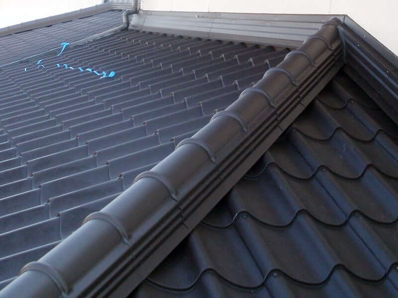 カバー工法に適さない厚みや波のある建材の屋根