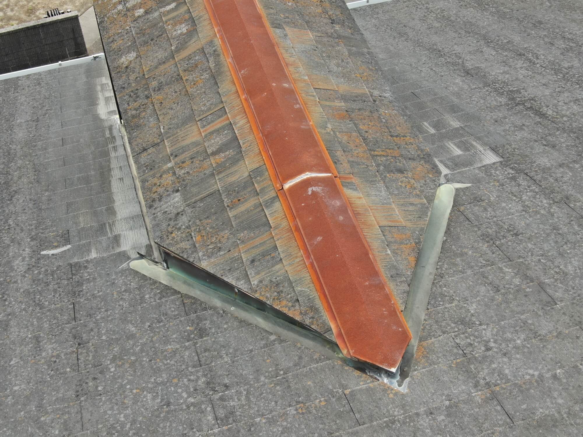 ガルバリウム鋼板の棟板金交換メンテナンス