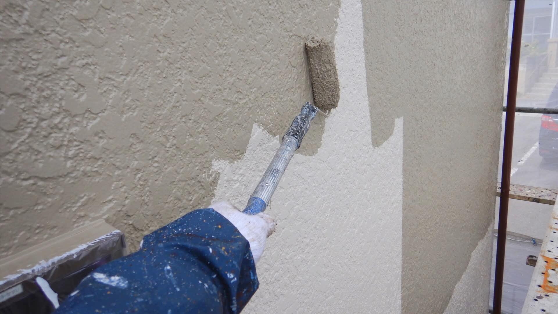 外壁塗装と屋根塗装で住まいを保護するイメージ