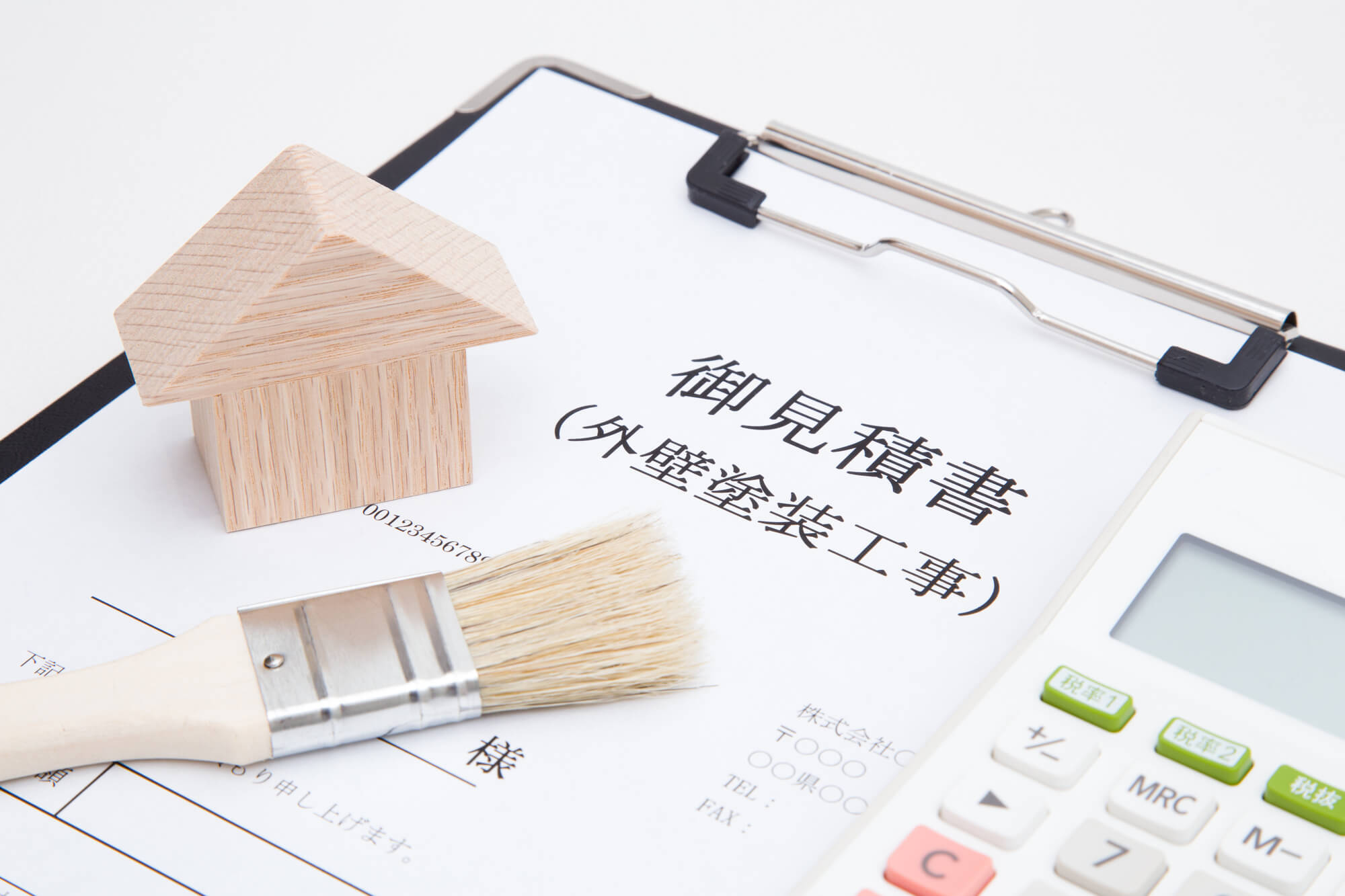 外壁塗装の費用や見積もりを確認するイメージ